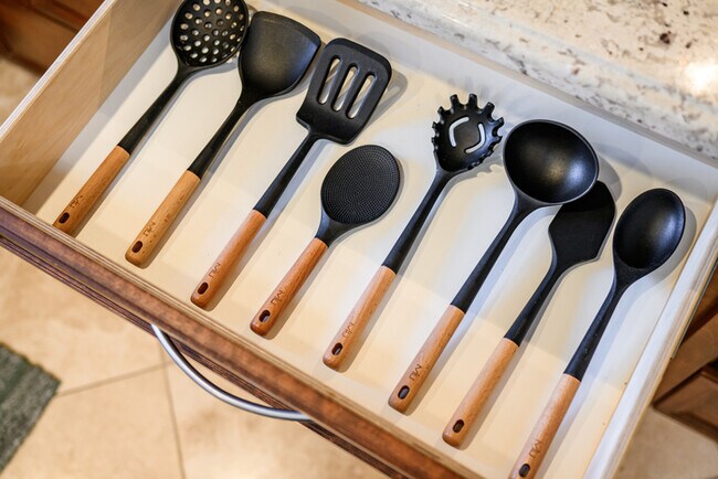 Building Photo - 1342 Skyline Dr