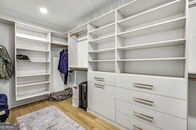 Building Photo - 300 Island Cove Dr