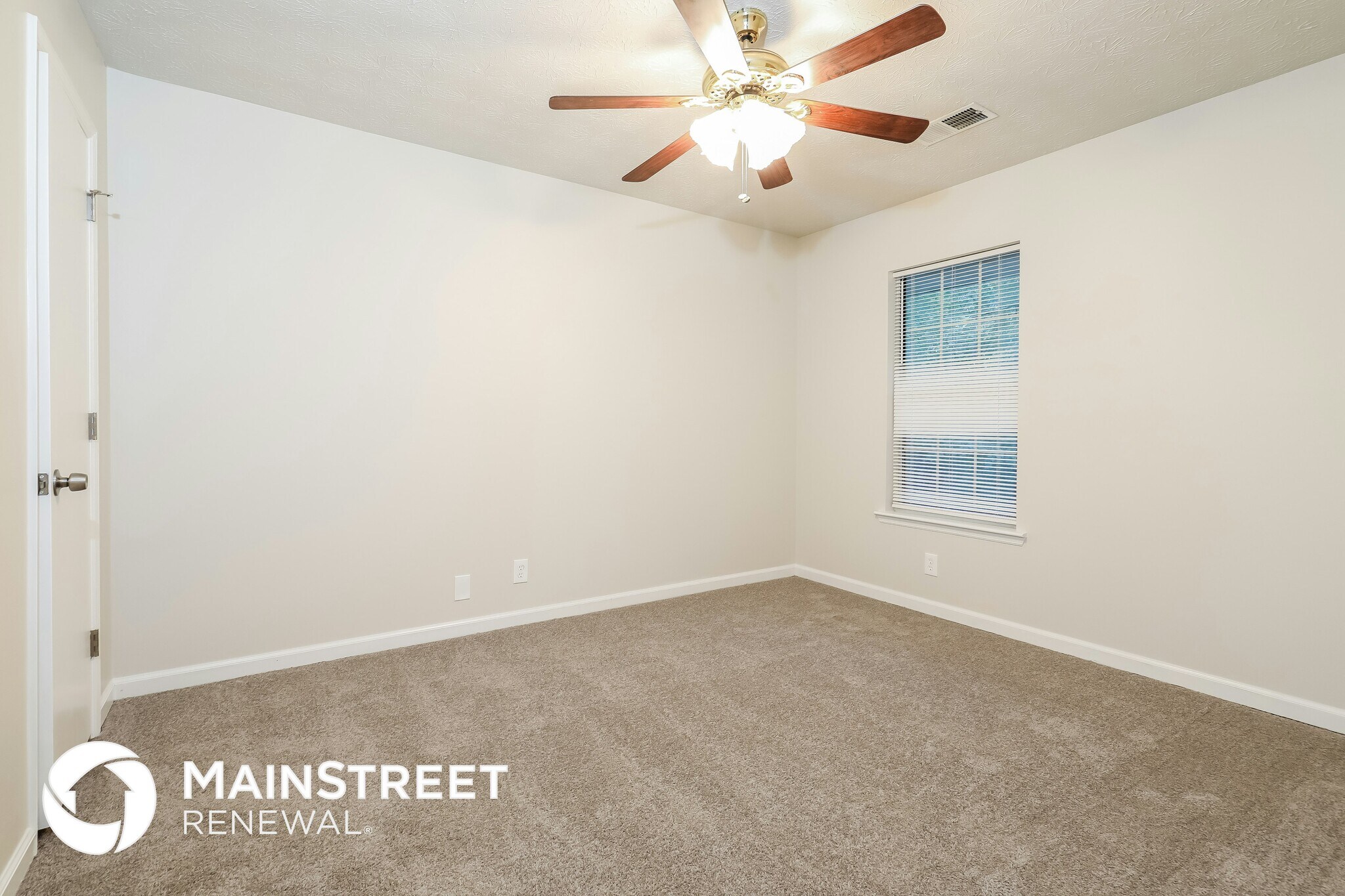 Building Photo - 2149 Logan Dr