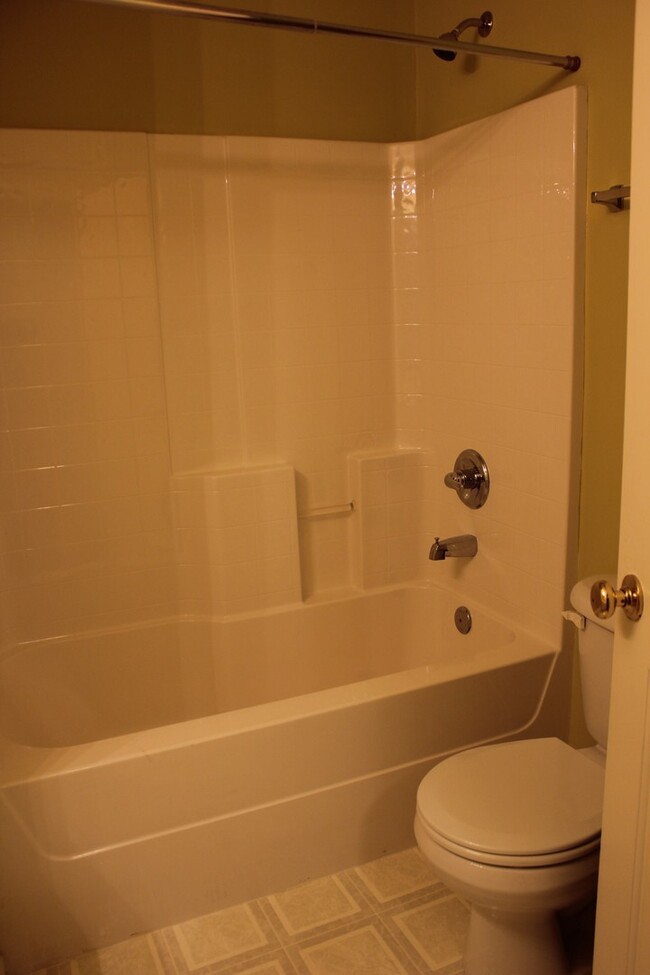 Building Photo - Townhouse for Rent in Taylor Springs