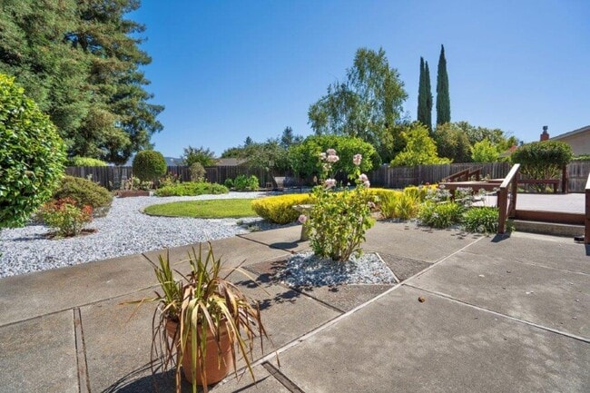 Building Photo - Desirable 3 Bedrooms, 2.5 Bathrooms, 2 Story North Napa Home with Vineyard Views in Springwood De...