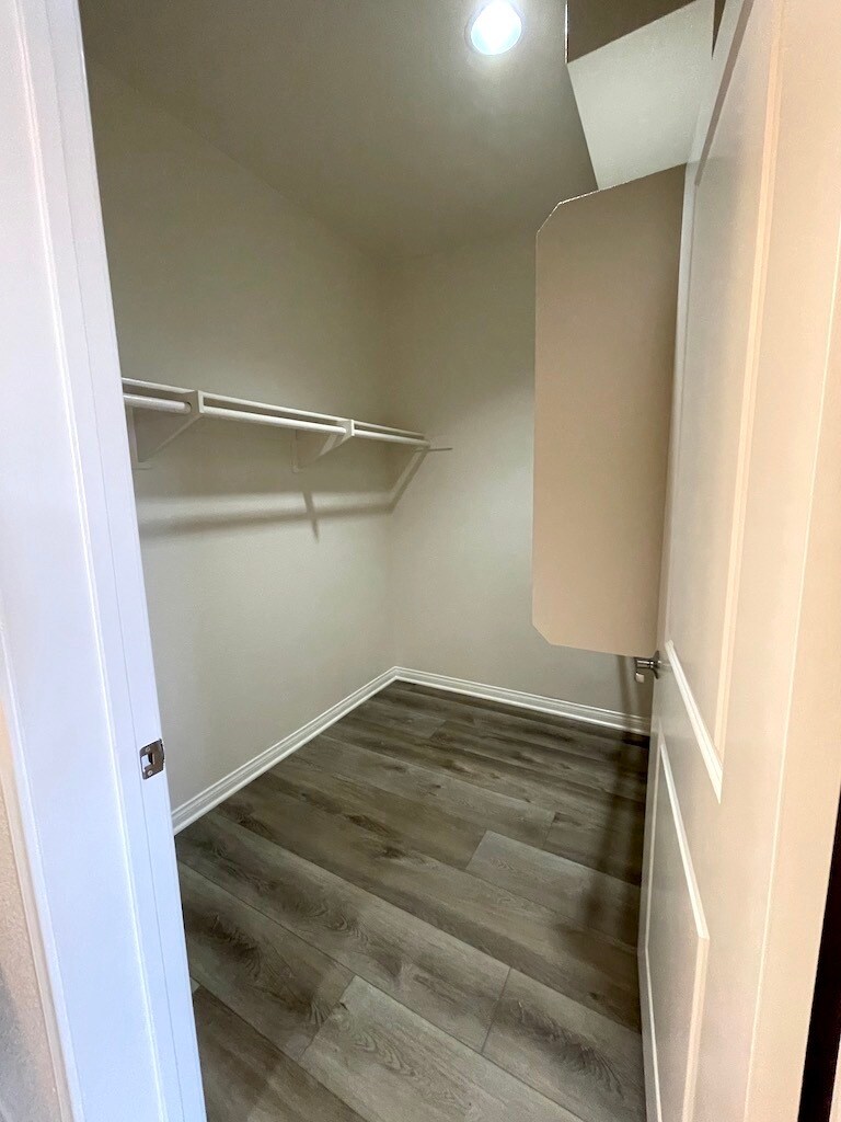 Building Photo - 5827 Carlton Way