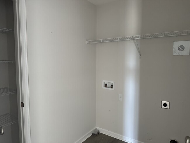 Building Photo - 96 Deerfield Dr NE