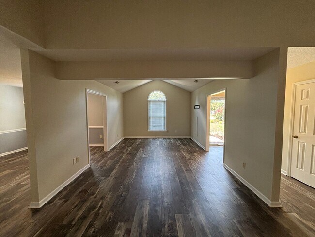 Building Photo - 5405 Beretta Way