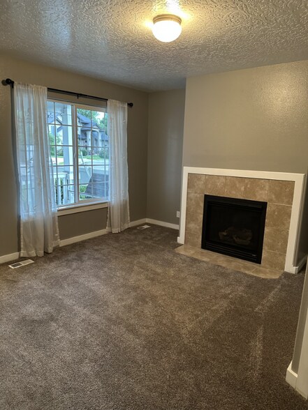 Building Photo - 2801 W Lost Rapids Dr