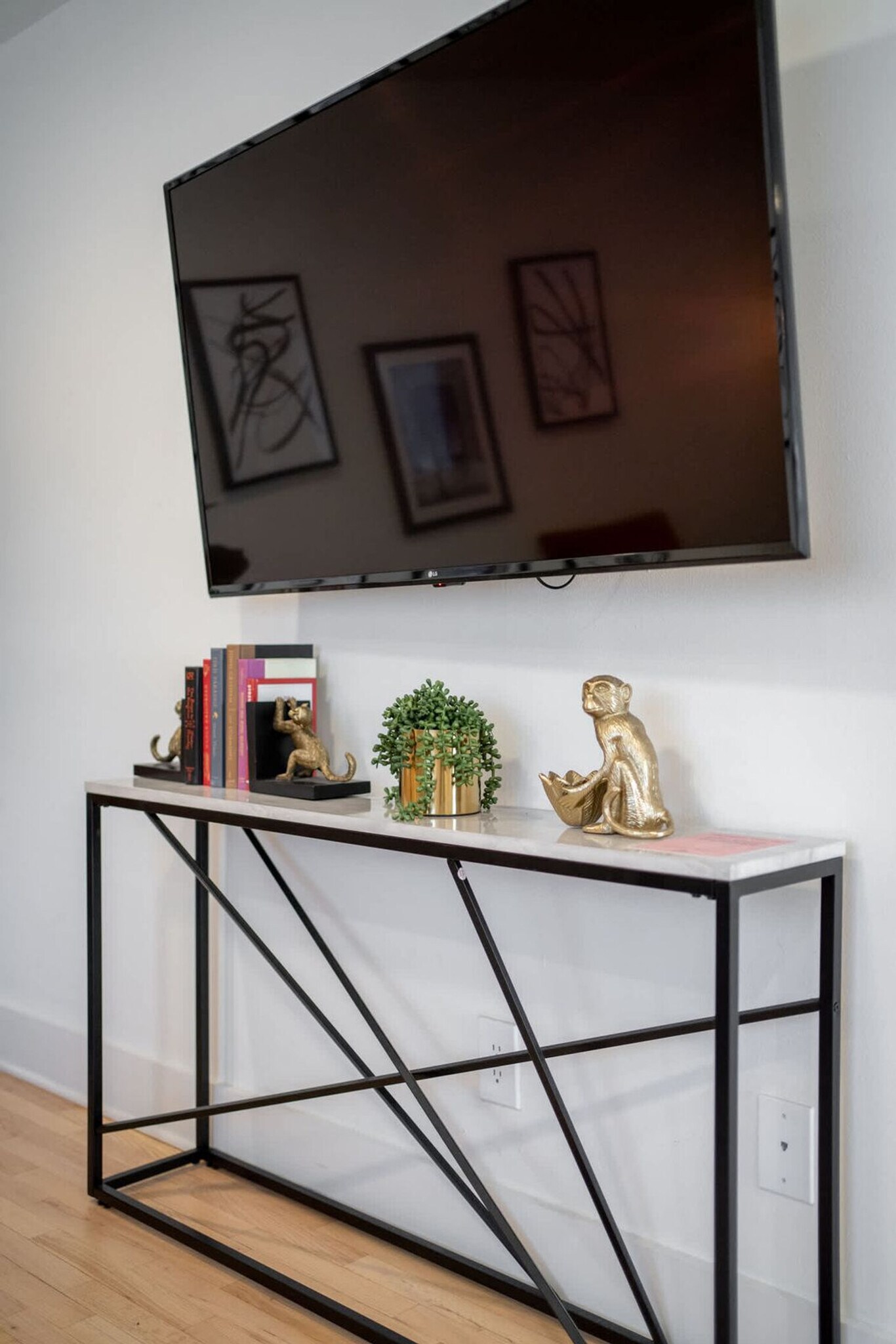 Building Photo - 1136 Crescent Ave NE