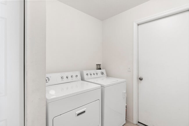 Building Photo - 2575 12th Square SW