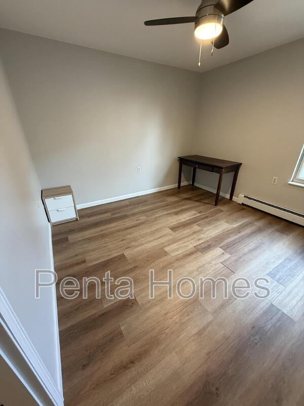 Building Photo - 512 E Monroe Dr
