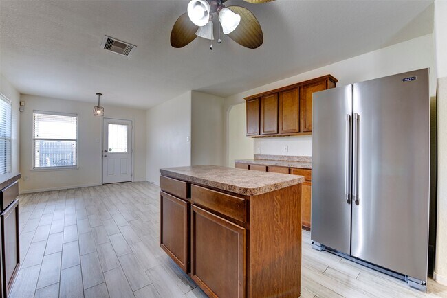 Building Photo - 7906 Yaupon View Dr