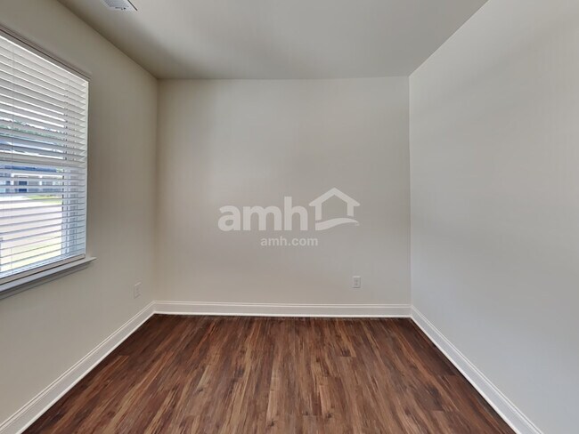 Building Photo - 738 Carnaby Ln