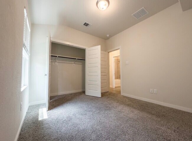 Building Photo - 5549 Madden Ln
