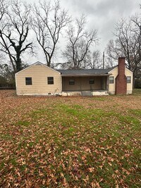 Building Photo - Newly Available! 2 Bedroom 1 Bathroom! $350 off first month!