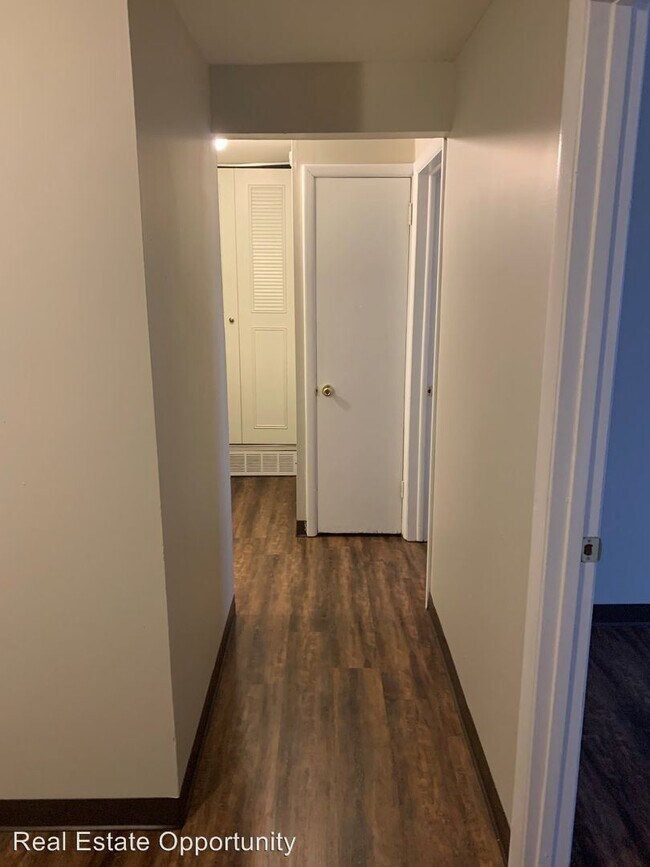 Building Photo - 460 N Nelson Rd