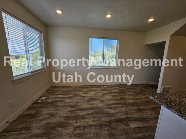 Building Photo - 986 E 1300 S