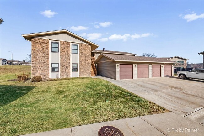 Building Photo - 5815 Wilshire Ct