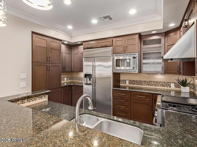 Building Photo - 4909 N Woodmere Fairway