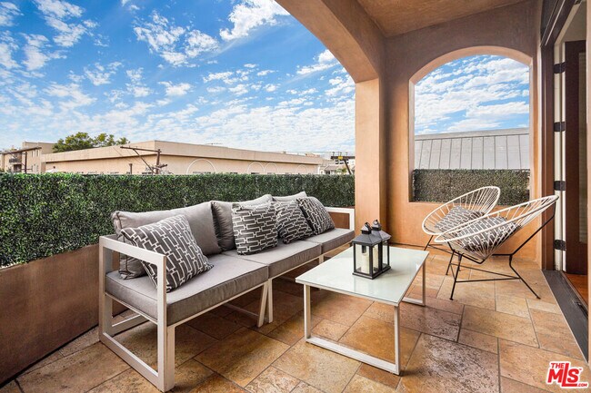 Building Photo - 420 S Hamel Rd