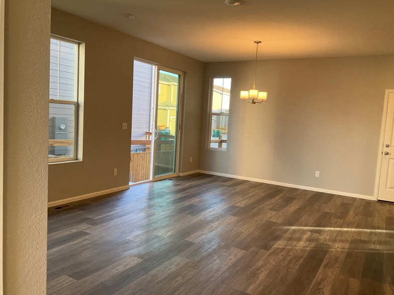 Building Photo - 21250 E Radcliff Pl
