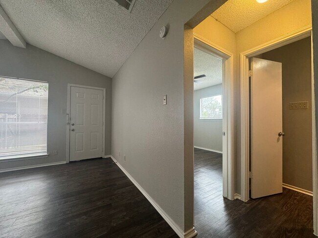 Building Photo - Vigil Properties2 (12812 Tomanet Trl)