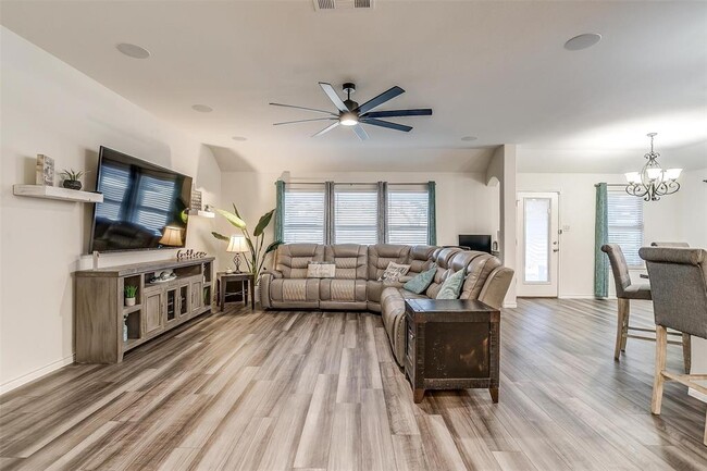 Building Photo - 3309 Comal Dr