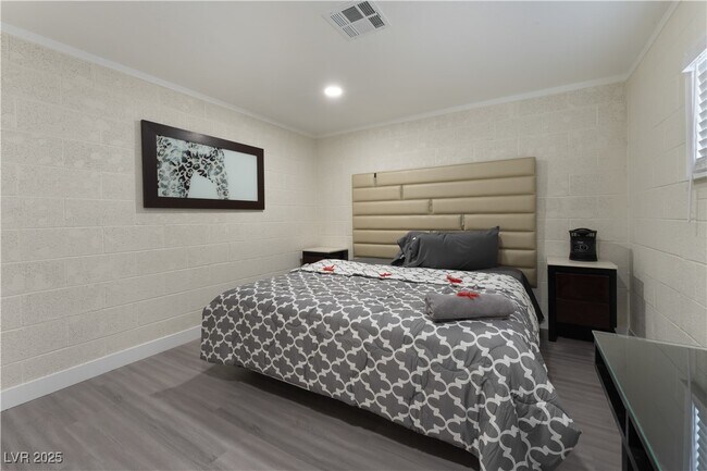 Building Photo - 6128 Jones Cir