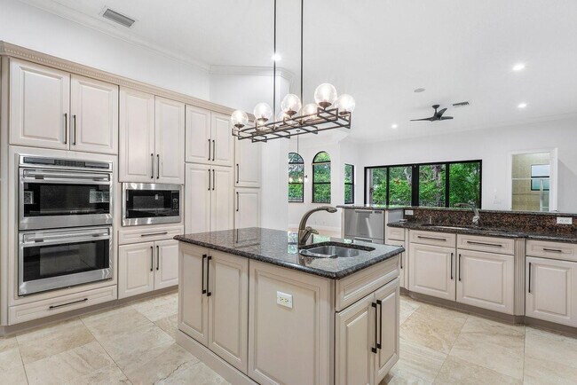 Building Photo - 8971 Stone Pier Dr