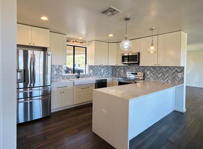 Building Photo - 1750 W Pearce Rd