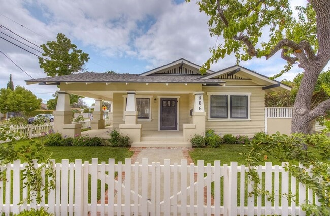 Building Photo - 306 N Shaffer St