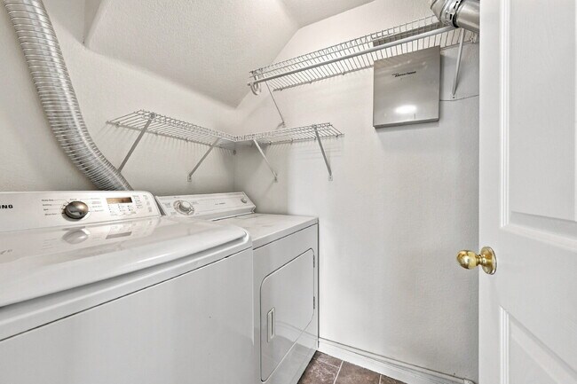 Building Photo - $2,030.95, 2 Beds - 2.5 Bath, Condo in Denver with Central A/C!