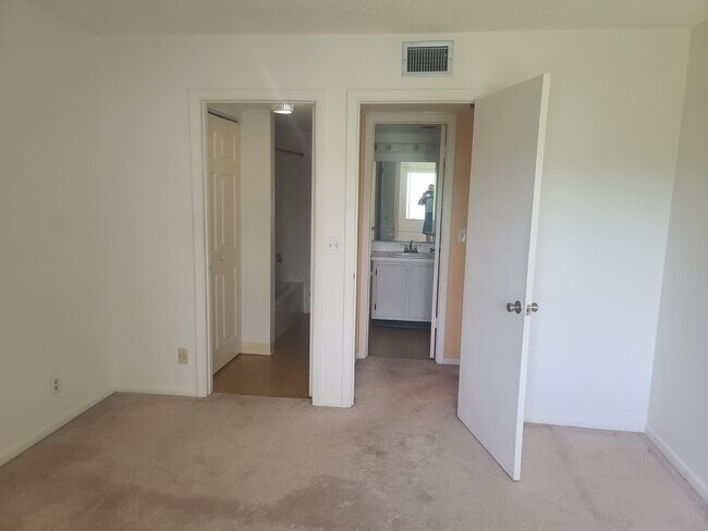 Building Photo - 317 Knotty Pine Cir