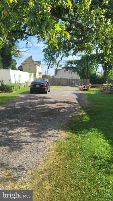 Building Photo - 15 Lavern Ave