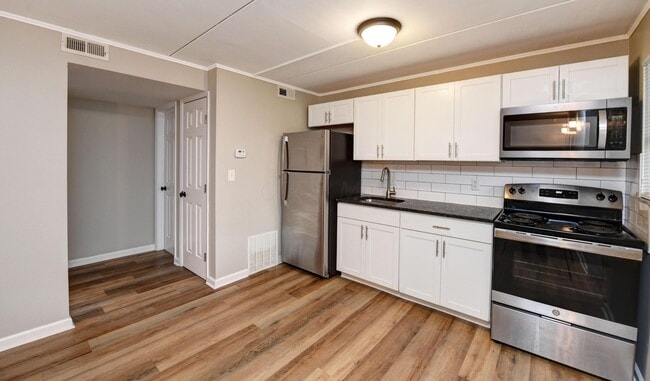 Building Photo - 458 Miller Ave