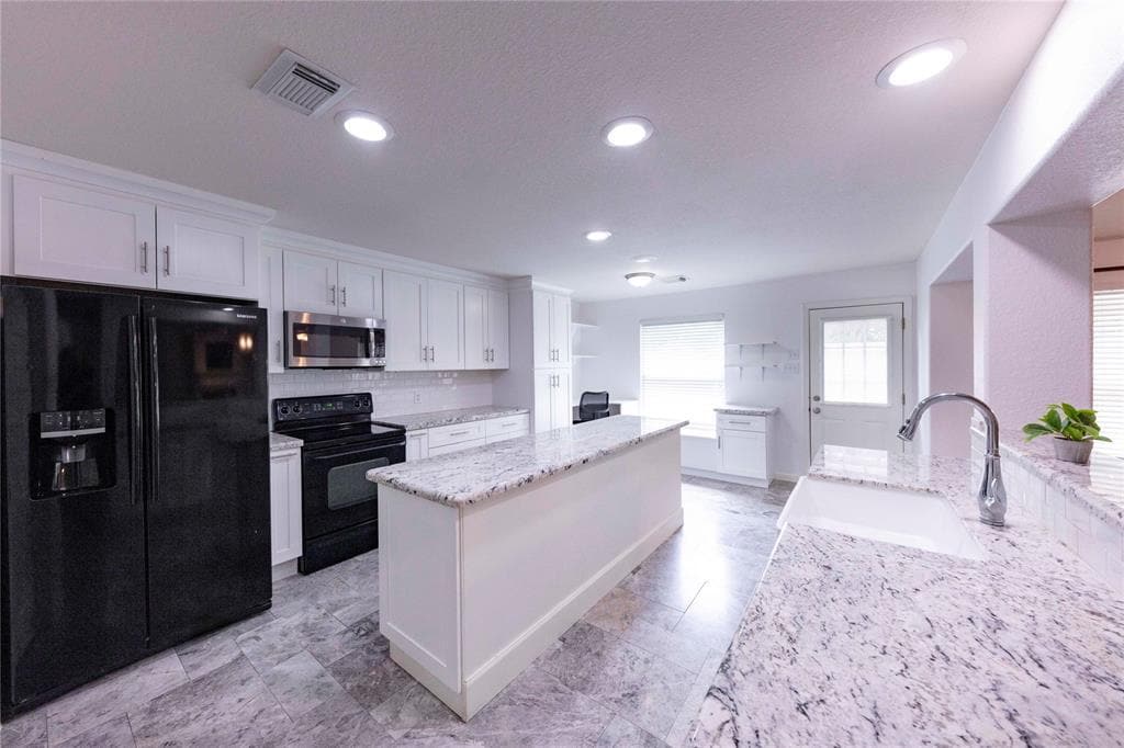 Building Photo - 13907 Bonnetbriar Ln