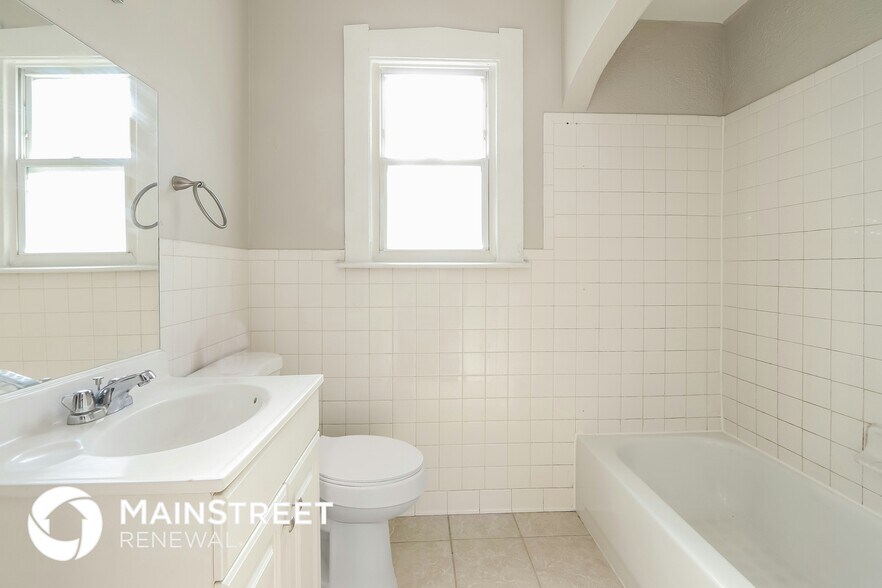 Building Photo - 3710 Vermont Ave