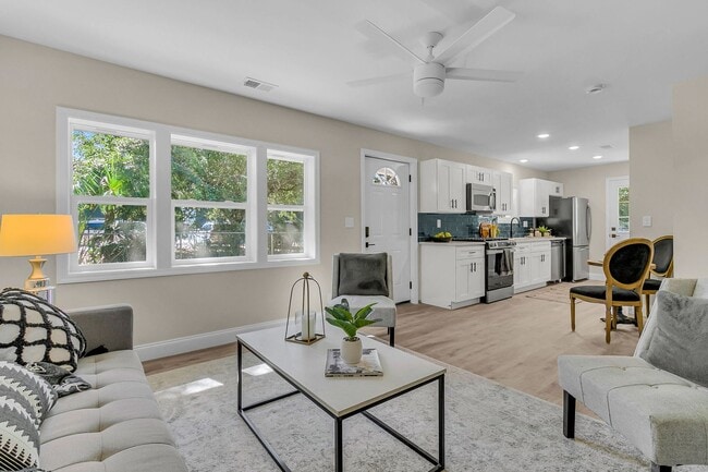 Building Photo - 635 Sequoia St