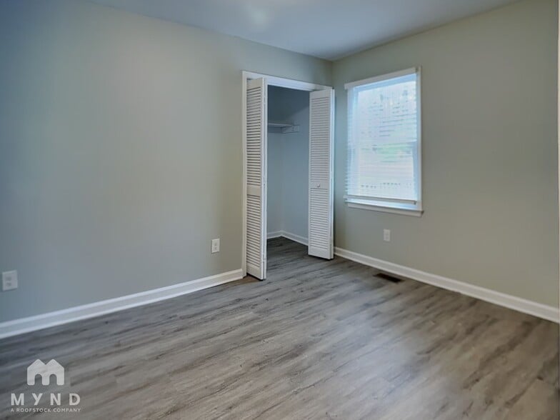 Building Photo - 5037 Huntingcreek Dr