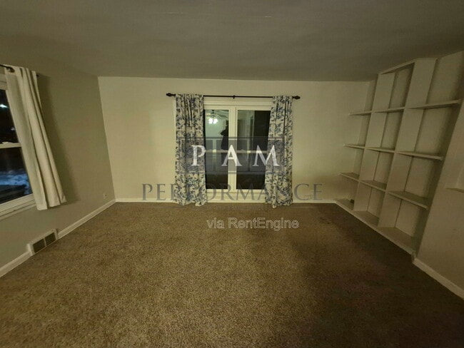 Building Photo - 1123 W Kendall Ave