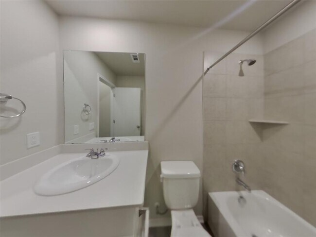 Building Photo - 5217 Saddle Clb Dr