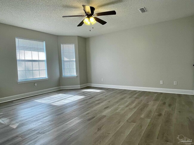 Building Photo - 1033 Waterford Ln