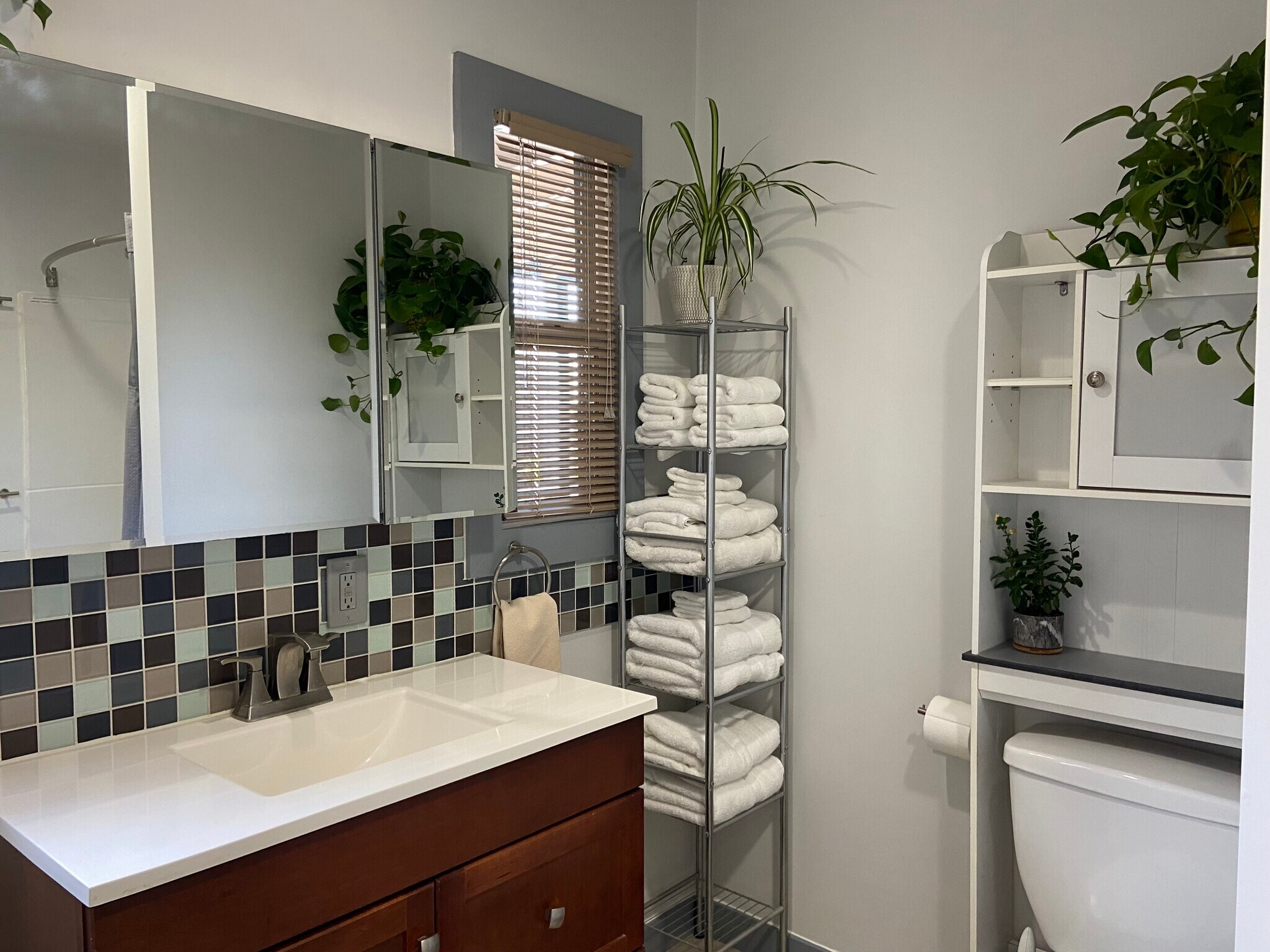 Building Photo - 1043 Sanborn Ave