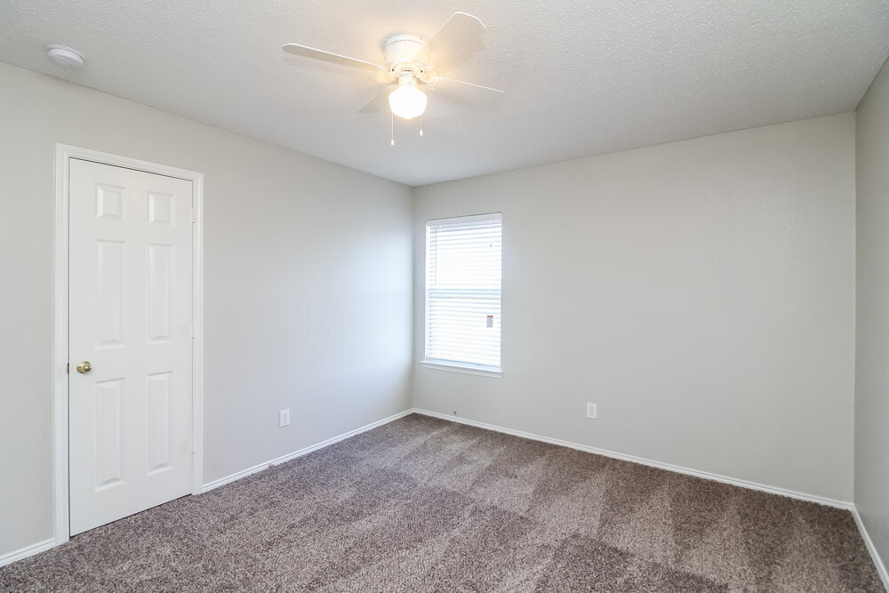 Building Photo - 505 Summertree Ln