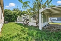 Building Photo - 431 Country Living Dr