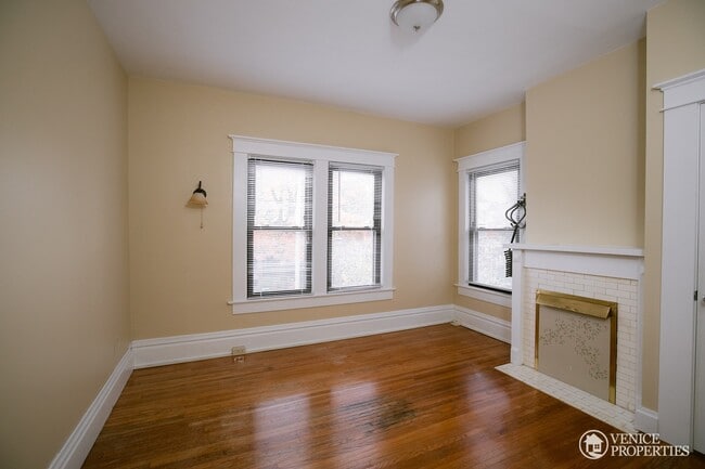 Building Photo - Completely Renovated Home--One block off o...