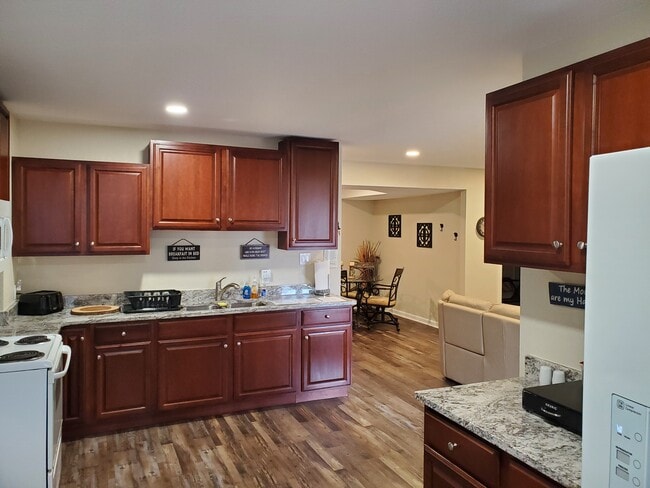 Building Photo - 7 Higel Ln