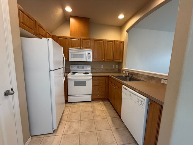 Building Photo - 2 Bed/1.5 Bath Townhome Near the Old Mill