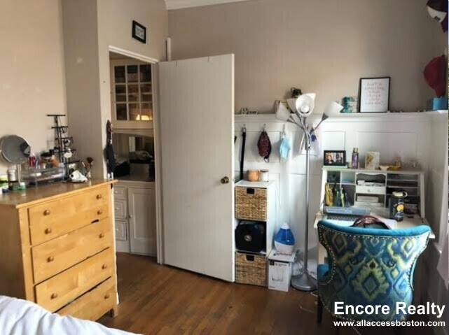 Building Photo - 448 Park Dr