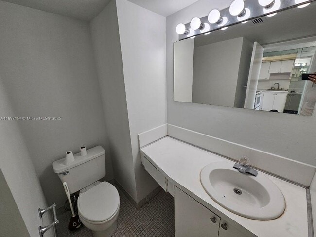 Building Photo - 18031 Biscayne Blvd