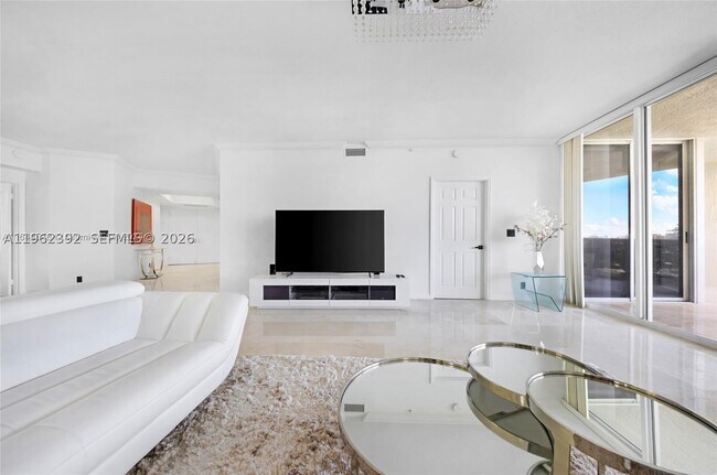 Building Photo - 3200 N Ocean Blvd