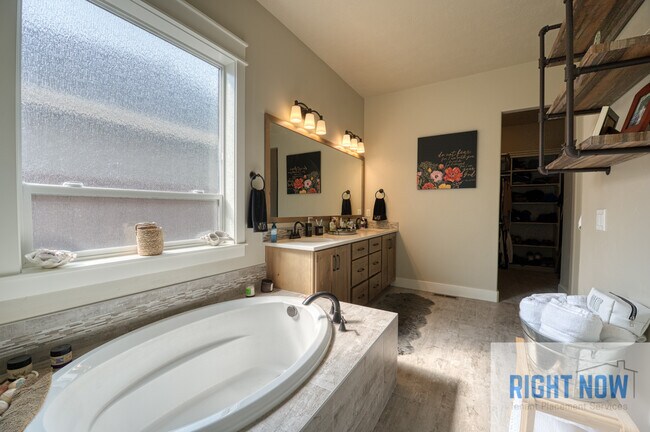 Building Photo - 4113 W Gray Fox St