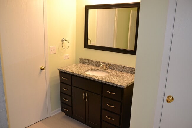 Building Photo - 448 Ferndale Ct